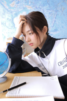高压监狱女狱警满天星叫什么名字